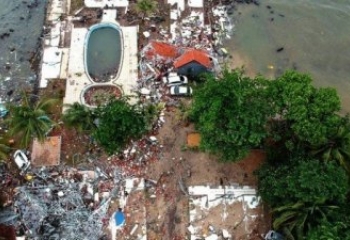 Sobe para 373 o número de mortos em tsunami na Indonésia