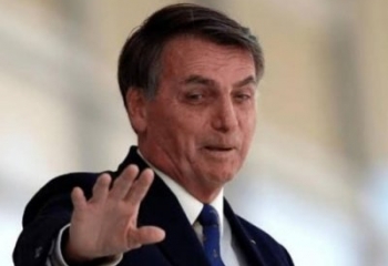 Bolsonaro deixa o hospital após passar por procedimentos médicos