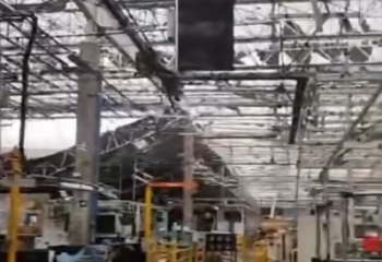 Chuva e ventania destroem fábrica da Toyota