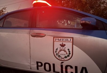 Jovem e mulher morrem e criança de 3 anos é baleada na cabeça durante ataque a tiros