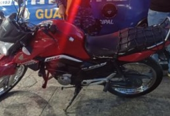 Motociclista sem CNH é detido por direção perigosa durante blitz da Guarda em Campos