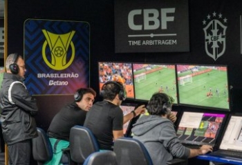 CBF recebe autorização da FIFA para divulgar decisões sem revisão no VAR 