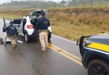 Motorista é preso transportando mais de 13 kg de drogas com destino à Região dos Lagos
