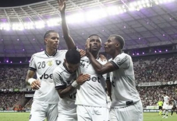 Brasileirão: Botafogo enfrenta o Santos no Nilton Santos