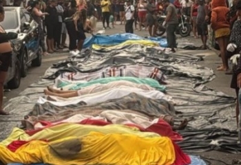 Moradores levam mais de 60 corpos para protestar em praça do Rio