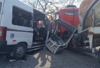 Grave acidente entre van e caminhão deixa 12 feridos na BR-101 em Campos