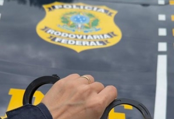 PRF prende homem foragido da justiça do ES na BR-101 em Campos