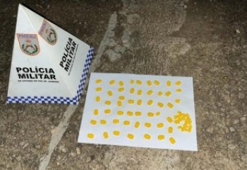 Homem é preso com comprimidos de ecstasy em ponto de ônibus
