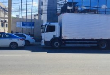  PM apreende caminhão com carga de sabão em pó falsificado