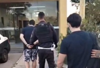 Homem com 31 anotações criminais é preso com arma na RJ-194 