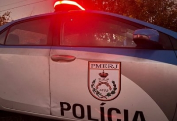 Jovem é arrastada para casa abandonada e estuprada; criminoso é preso 