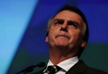 Procedimento não garante fim das crises de soluço de Bolsonaro, diz médico
