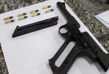PM apreende pistola após denúncia de homem armado perto de crianças em Guarus