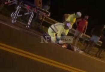 Adolescente morre atropelada por van na BR 101, em Campos 