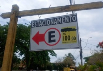 Estacionamento é interditado por cobrança abusiva em ação de defesa do consumidor