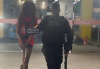 Mulher com tornozeleira eletrônica é presa por tráfico de drogas