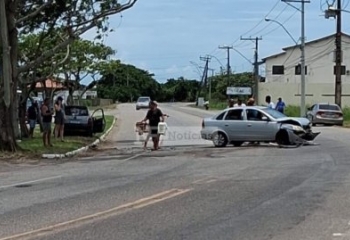 Três feridos em colisão entre carros na Baixada Campista 