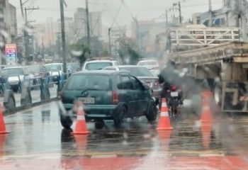 Homem fica ferido em acidente entre dois carros na 28 de Março 