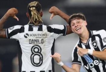 Botafogo goleia Cruzeiro na estreia do Brasileirão