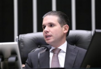 Câmara aprova projeto que cria cargos em ministérios com impacto orçamentário 