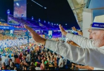 Homenagem a Lula no carnaval gera acusações de propaganda antecipada