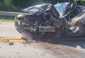 Grave colisão entre carros deixa cinco pessoas feridas na BR 101