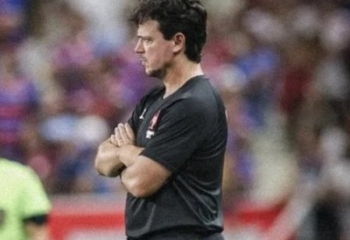 Vasco anuncia demissão do técnico Fernando Diniz 