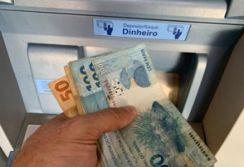 Pagamento do abono salarial beneficia mais de 4,2 milhões de trabalhadores nascidos em março e abril