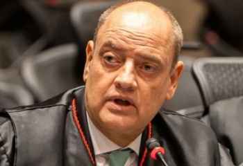 Governador em exercício do RJ extingue subsecretarias e corta 383 cargos 