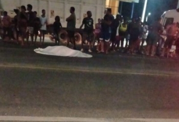 Homem morre em grave acidente entre moto e carro na BR-101 em Campos 