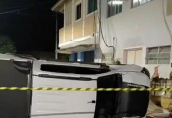 Mulher morre após ser atingida por caminhonete em lanchonete