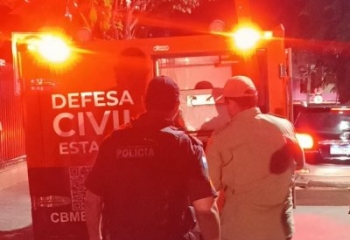 Grave acidente entre moto e caminhão deixa dois mortos na BR 101, em Campos