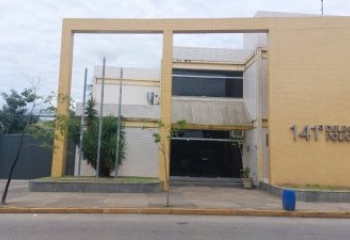 Briga entre vizinhos termina com homem baleado 