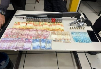 Perseguição policial termina com prisão e apreensão de armas