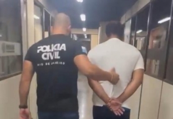 Homem é preso em flagrante após esfaquear esposa em Campos 