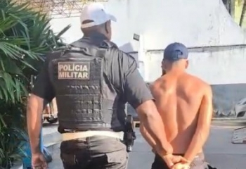 Homem é preso por tráfico de drogas em praça na Baixada Campista