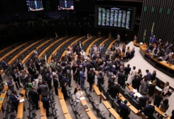 Congresso conclui derrubada de veto à dosimetria, beneficia Bolsonaro e impõe derrota a Lula