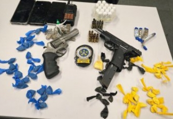Polícia prende criminosos e apreende armas após troca de tiros  