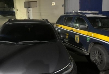 PRF recupera dois carros furtados em pontos diferentes da BR 101, em Campos