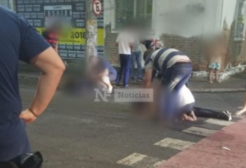 Três pessoas ficam feridas em colisão entre motos em Campos