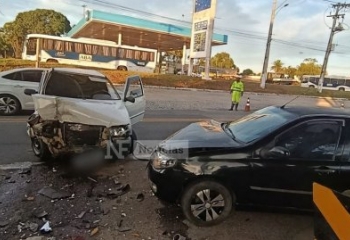 Colisão frontal entre dois carros deixa um ferido na BR-101 em Campos 