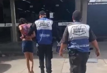 Mulher é presa após roubar caixa de som de loja no Centro de Campos 