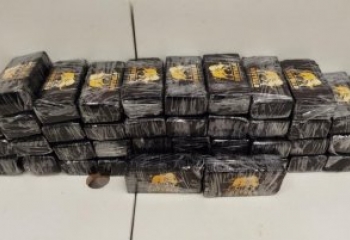 Motorista de Campos é preso na Dutra com 50 kg de cocaína em cabine de caminhão 