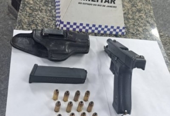 Homem é preso com pistola de irmão policial militar em Campos 