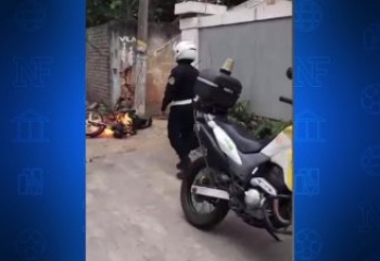 Motociclista incendeia o próprio veículo durante abordagem da GCM em Campos