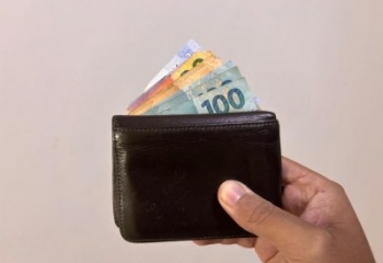 Primeira parcela do 13º dos servidores estaduais será paga em maio