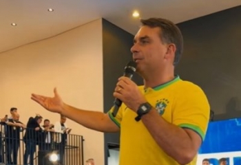 Datafolha: 88% defendem que Flávio Bolsonaro siga na disputa mesmo após 