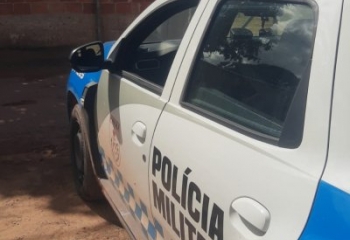 Homem é preso por ameaçar companheira e filha com um facão