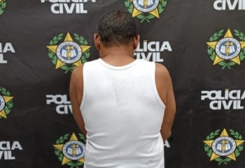 Mulher busca proteção e acaba agredida pelo companheiro em frente à delegacia