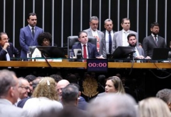 Câmara dos Deputados aprova em dois turnos fim da escala 6x1 